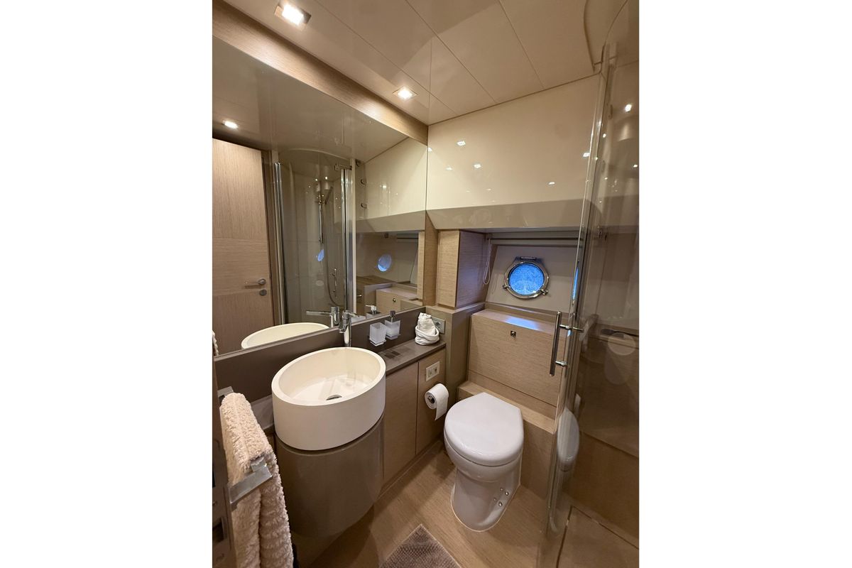 2013 Ferretti Yachts 71 