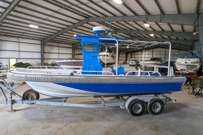 Boston Whaler Guardian 27