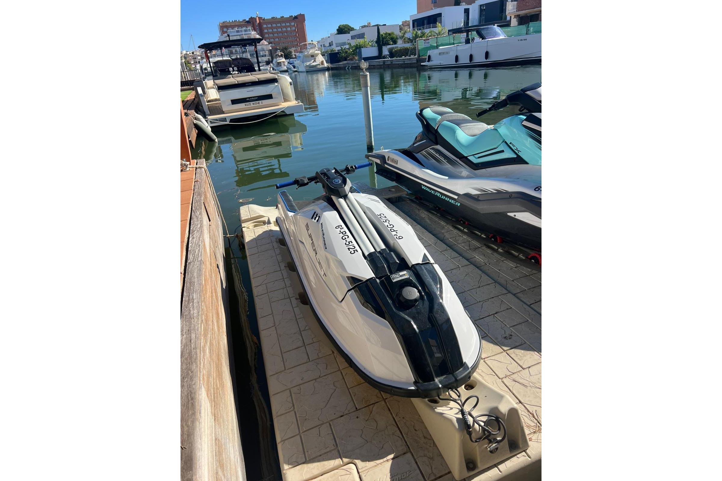 2014 Yamaha WaveRunner SuperJet