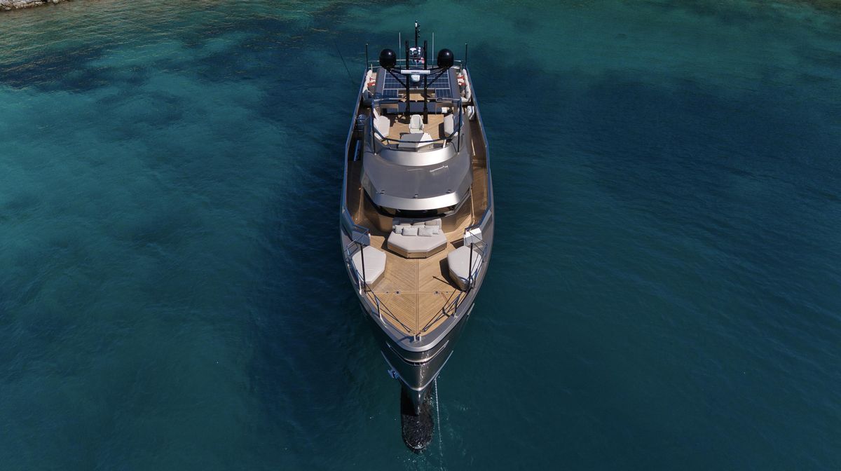 2025 Evadne 90 