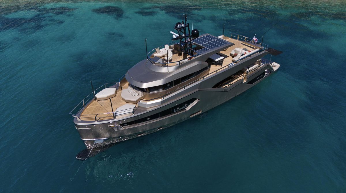 2025 Evadne 90 