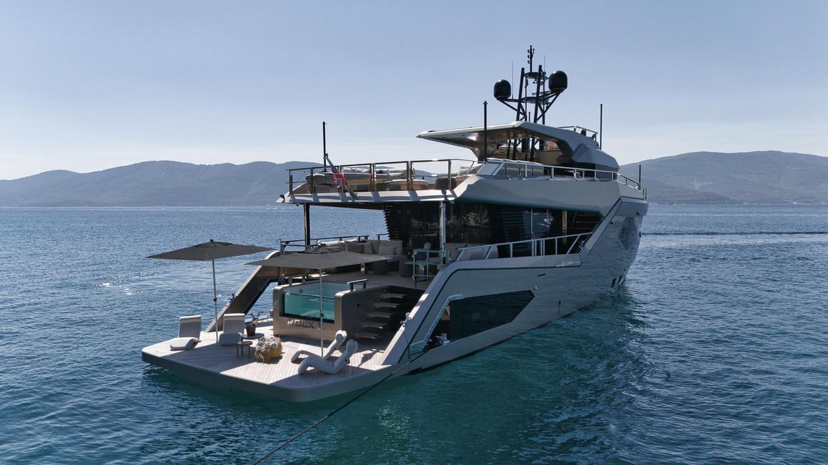 2025 Evadne 90 