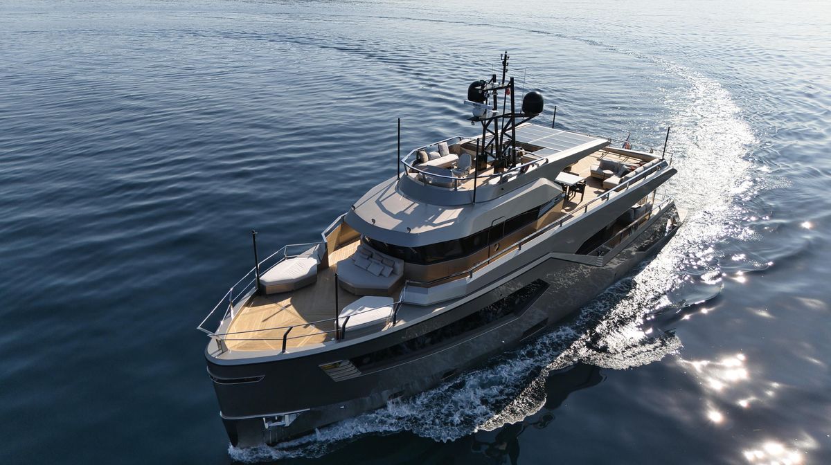 2025 Evadne 90 