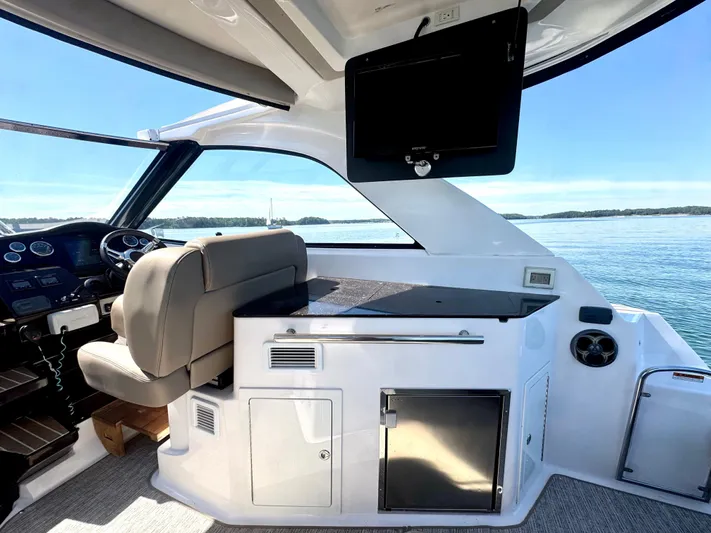  Yacht Photos Pics 2015 Regal 35 Sport Coupe - Image 12