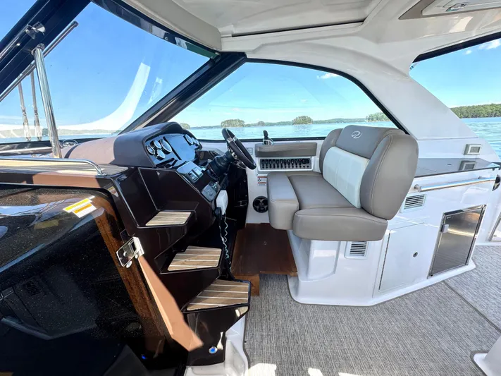  Yacht Photos Pics 2015 Regal 35 Sport Coupe - Image 18