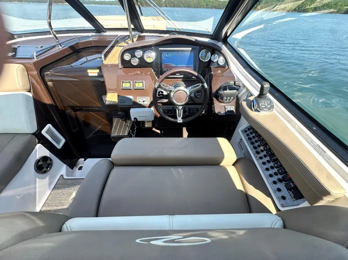  Yacht Photos Pics 2015 Regal 35 Sport Coupe - Image 14