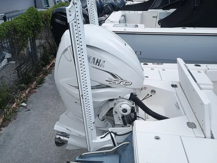 266-105 Yacht Photos Pics 2023 Robalo 266 Cayman SD with Yamaha outboard motor, docked at marina.