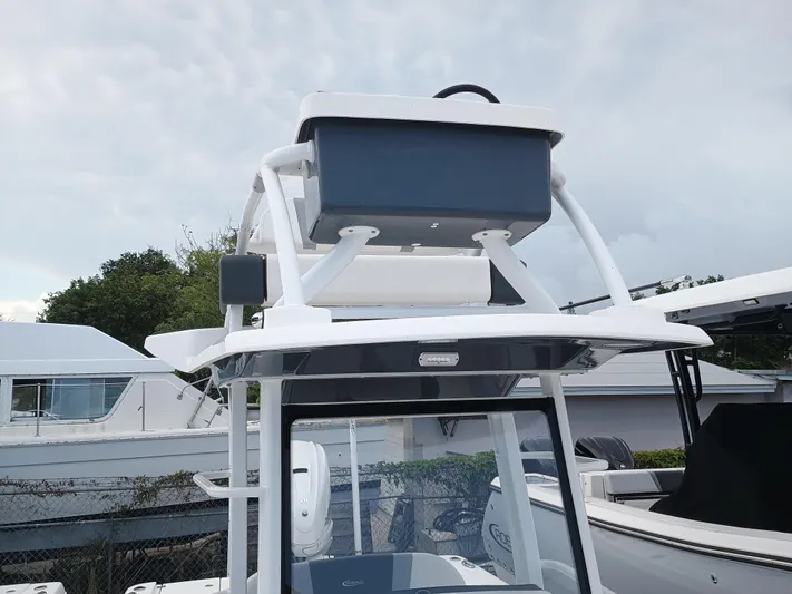 266-105 Yacht Photos Pics 2023 Robalo 266 Cayman SD boat with elevated helm station and sleek design.