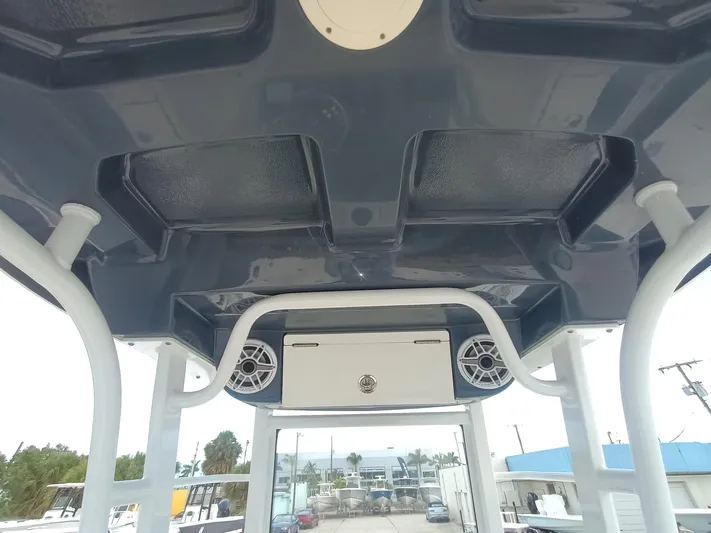266-105 Yacht Photos Pics 2023 Robalo 266 Cayman SD boat interior with speakers and storage compartment.