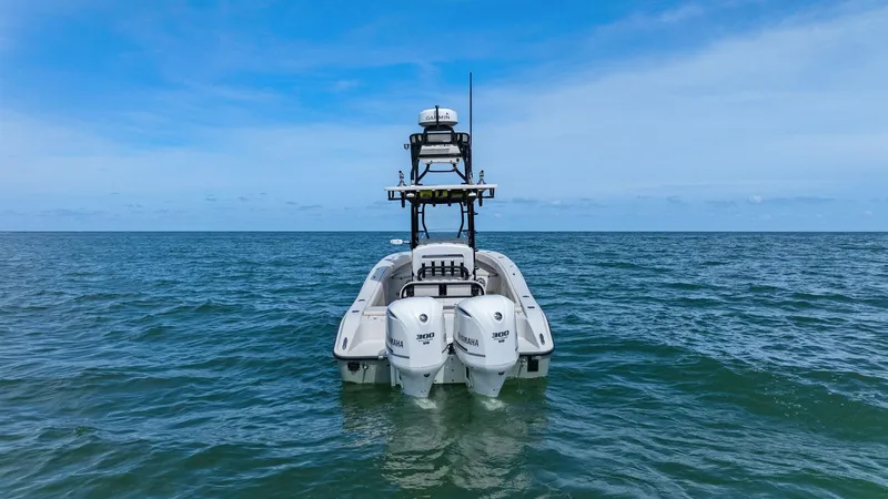  Yacht Photos Pics 2017 Young Boats 27 - Profile Stern