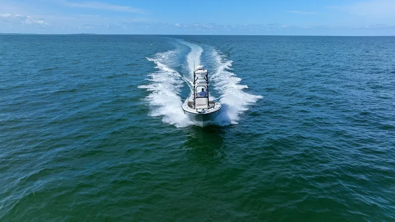  Yacht Photos Pics 2017 Young Boats 27 - Profile Bow