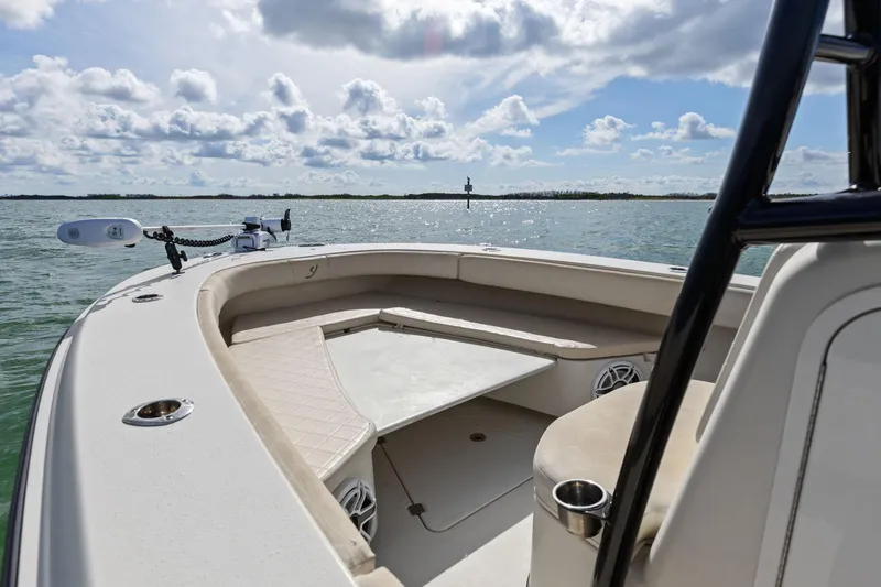  Yacht Photos Pics 2017 Young Boats 27 - Bow