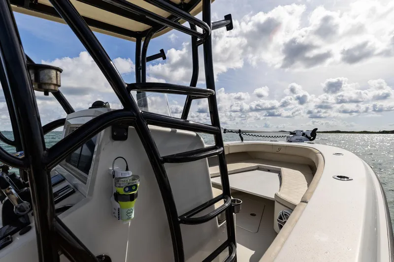  Yacht Photos Pics 2017 Young Boats 27 - Tower Ladder