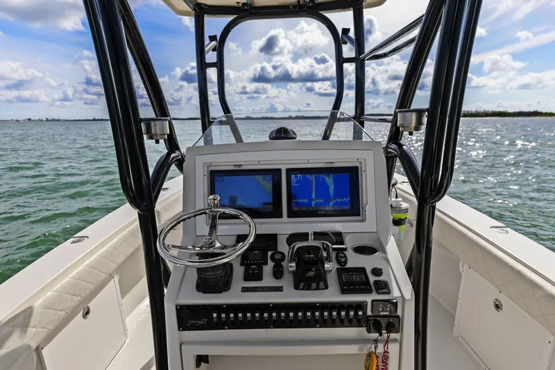  Yacht Photos Pics 2017 Young Boats 27 - Helm