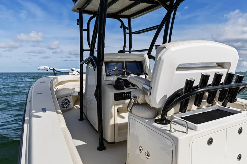  Yacht Photos Pics 2017 Young Boats 27 - Port Side