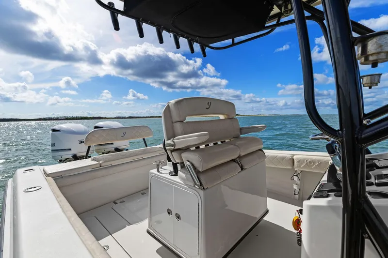  Yacht Photos Pics 2017 Young Boats 27 - Helm Seating