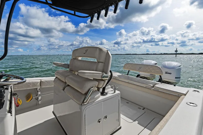  Yacht Photos Pics 2017 Young Boats 27 - Helm Seating