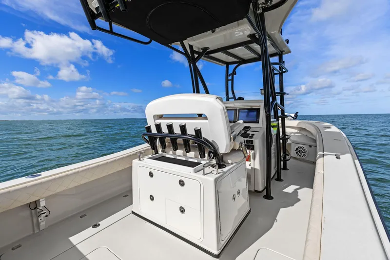  Yacht Photos Pics 2017 Young Boats 27 - Cockpit