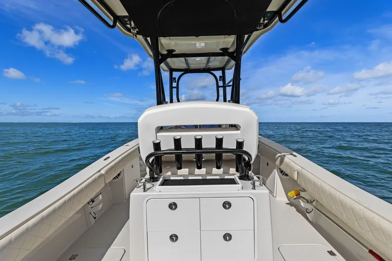  Yacht Photos Pics 2017 Young Boats 27- Rod Holders