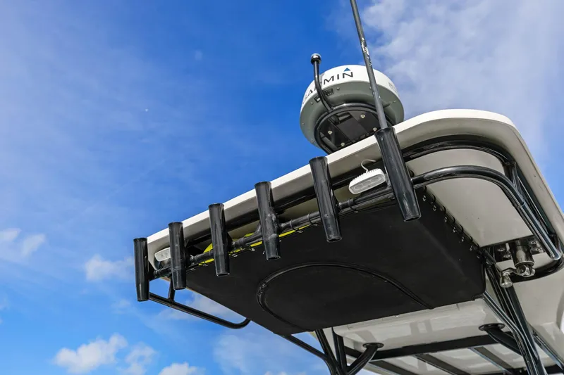  Yacht Photos Pics 2017 Young Boats 27 - Rod Holders