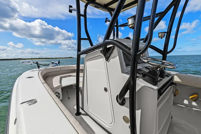  Yacht Photos Pics 2017 Young Boats 27 - Head Access