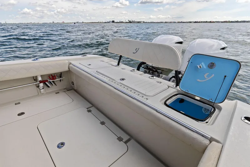  Yacht Photos Pics 2017 Young Boats 27 - Cockpit