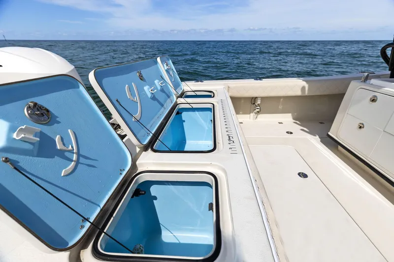  Yacht Photos Pics 2017 Young Boats 27 - Fish Boxes