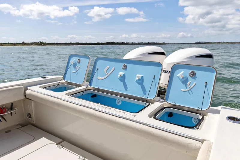  Yacht Photos Pics 2017 Young Boats 27 - Fish Boxes
