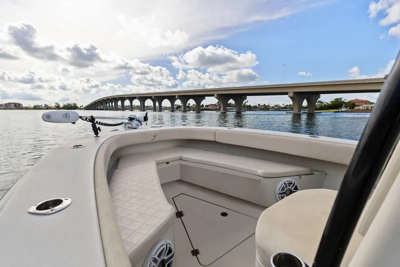  Yacht Photos Pics 2017 Young Boats 27 - Bow