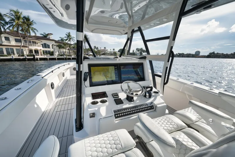 40 Invincible Yacht Photos Pics 