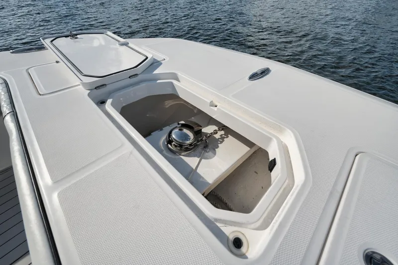 40 Invincible Yacht Photos Pics 