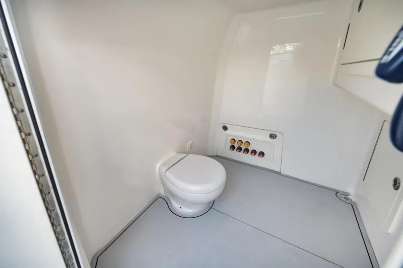 40 Invincible Yacht Photos Pics 