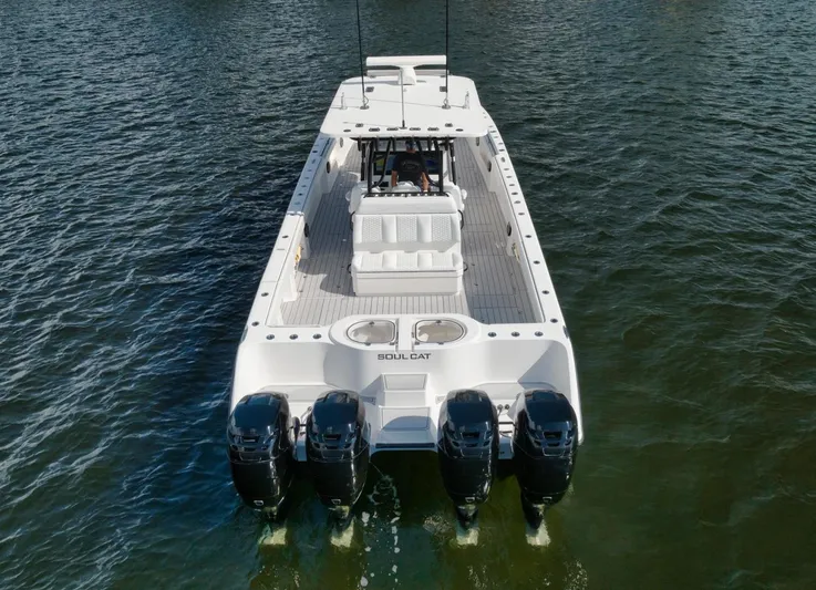 40 Invincible Yacht Photos Pics 