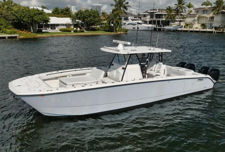 40 Invincible Yacht Photos Pics 