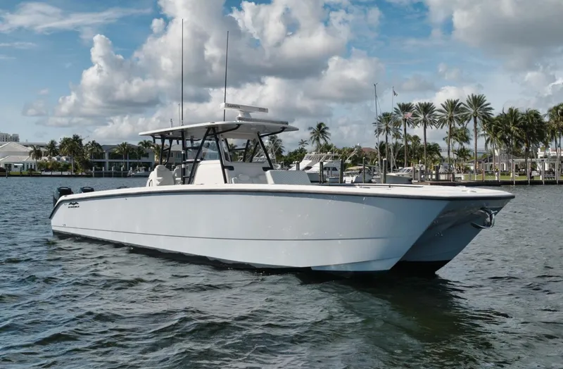 40 Invincible Yacht Photos Pics 