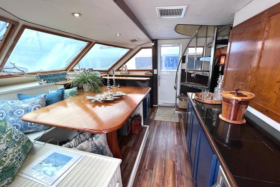 1989 Hatteras 78 Cockpit Motor Yacht