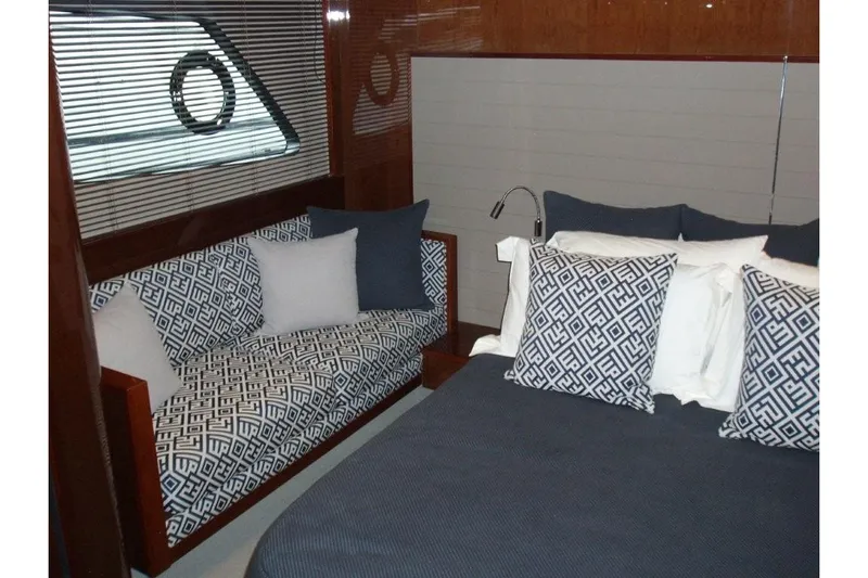 Off Season Yacht Photos Pics Princess 48 OFF SEASON - Master Stateroom
