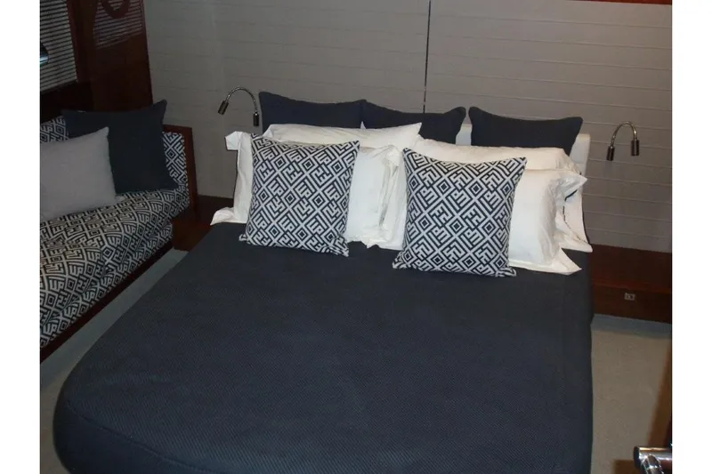 Off Season Yacht Photos Pics Princess 48 OFF SEASON - Master Stateroom