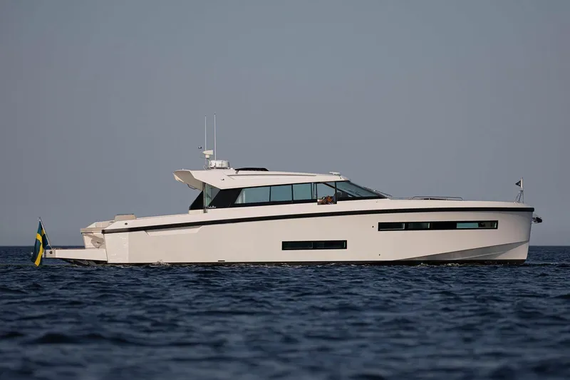  Yacht Photos Pics Manufacturer Provided Image