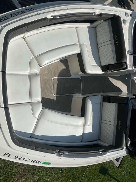 2017 Sea Ray SLX 310