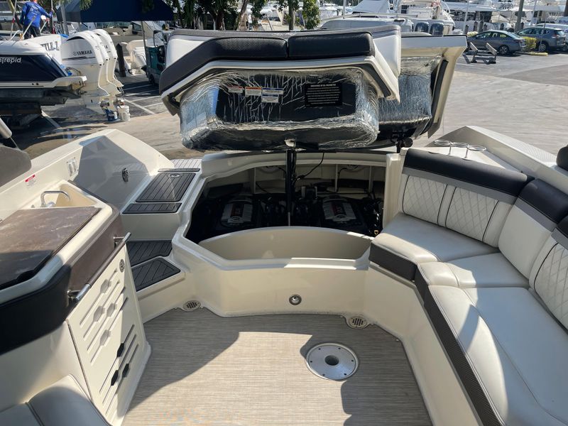 2017 Sea Ray SLX 310