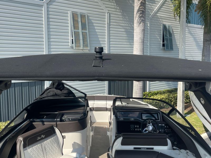 2017 Sea Ray SLX 310