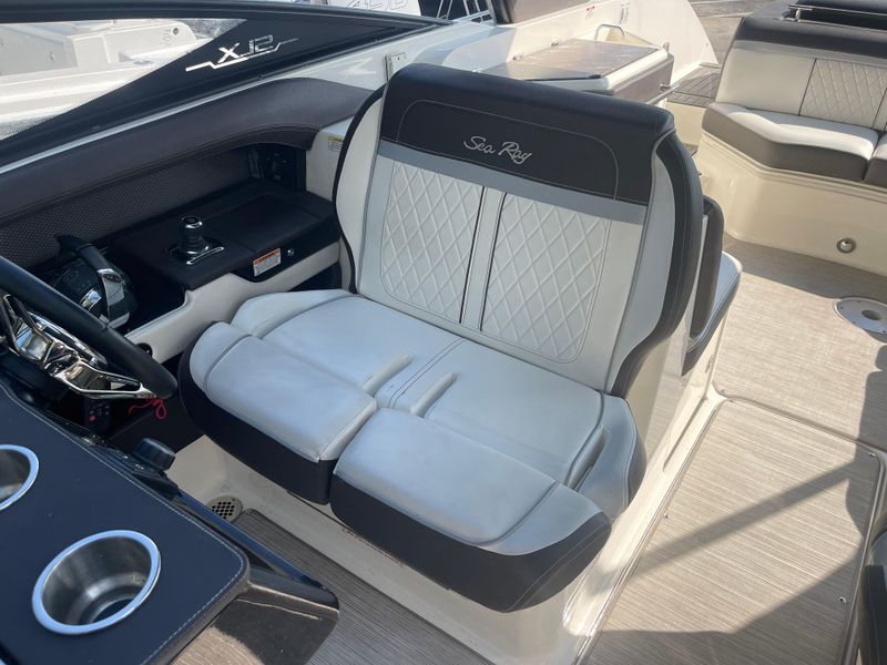 2017 Sea Ray SLX 310