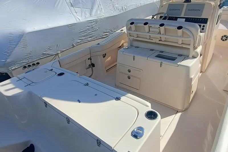 271-508 Brokerage Joe Yacht Photos Pics 2023 Grady-White Canyon 271 boat interior with Garmin electronics and storage compartments.