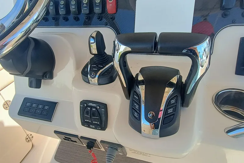 271-508 Brokerage Joe Yacht Photos Pics Control panel of 2023 Grady-White Canyon 271 boat with steering and throttle controls.