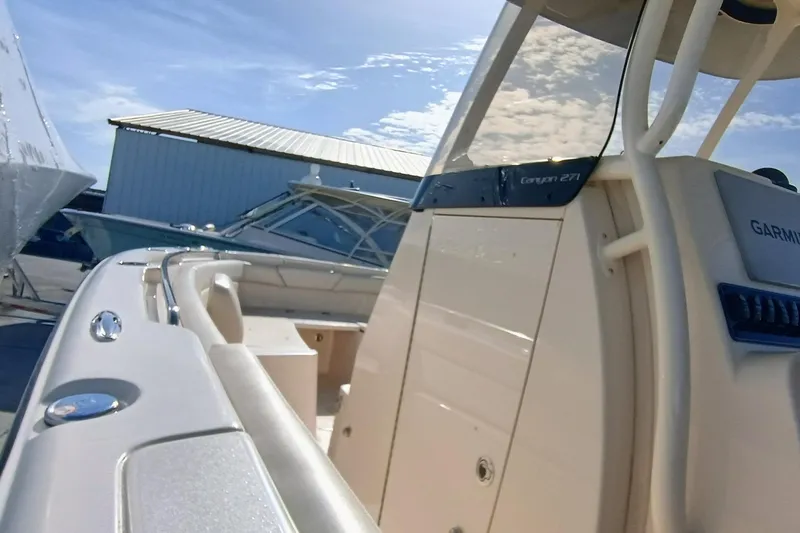 271-508 Brokerage Joe Yacht Photos Pics 2023 Grady-White Canyon 271 boat, docked under a clear blue sky.