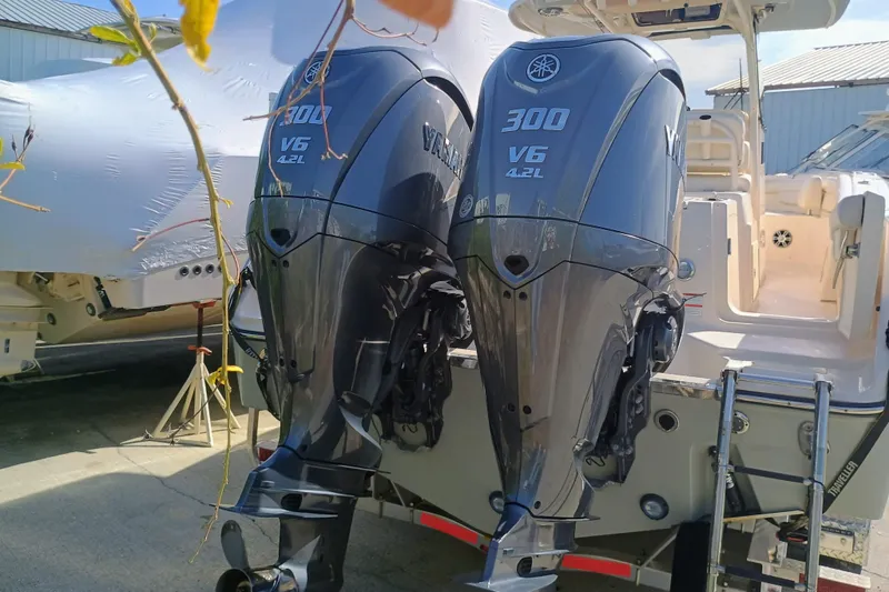 271-508 Brokerage Joe Yacht Photos Pics 2023 Grady-White Canyon 271 with twin Yamaha 300 V6 outboard engines.