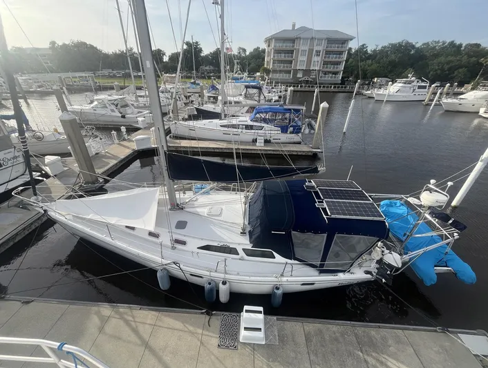 Bella Vita Yacht Photos Pics Sailboat Catalina 42 MkII, 1999 model, docked at a marina with solar panels.