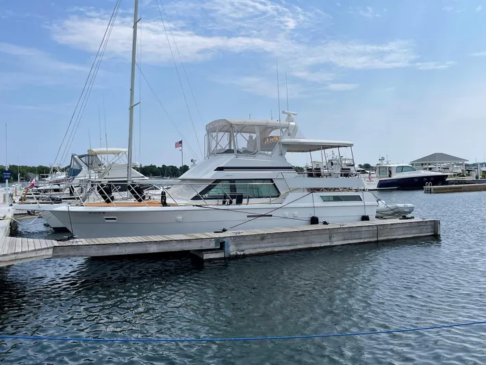  Yacht Photos Pics 1991 Hatteras 40 Motor Yacht docked at a marina under a clear blue sky.