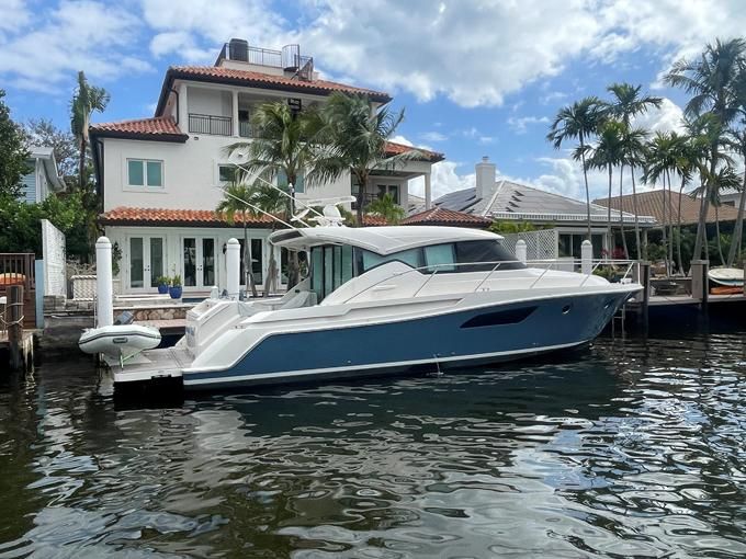 2017 Tiara Yachts 44 Coupe